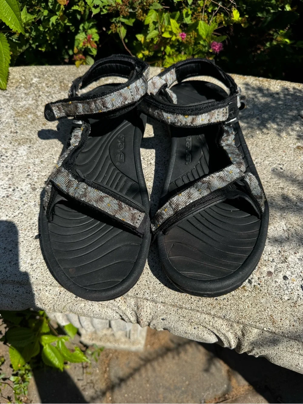 Teva lightweight black